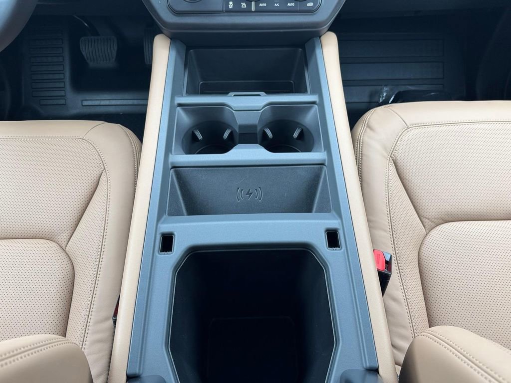 New 2026 Land Rover Defender 130 X-Dynamic SE image 13