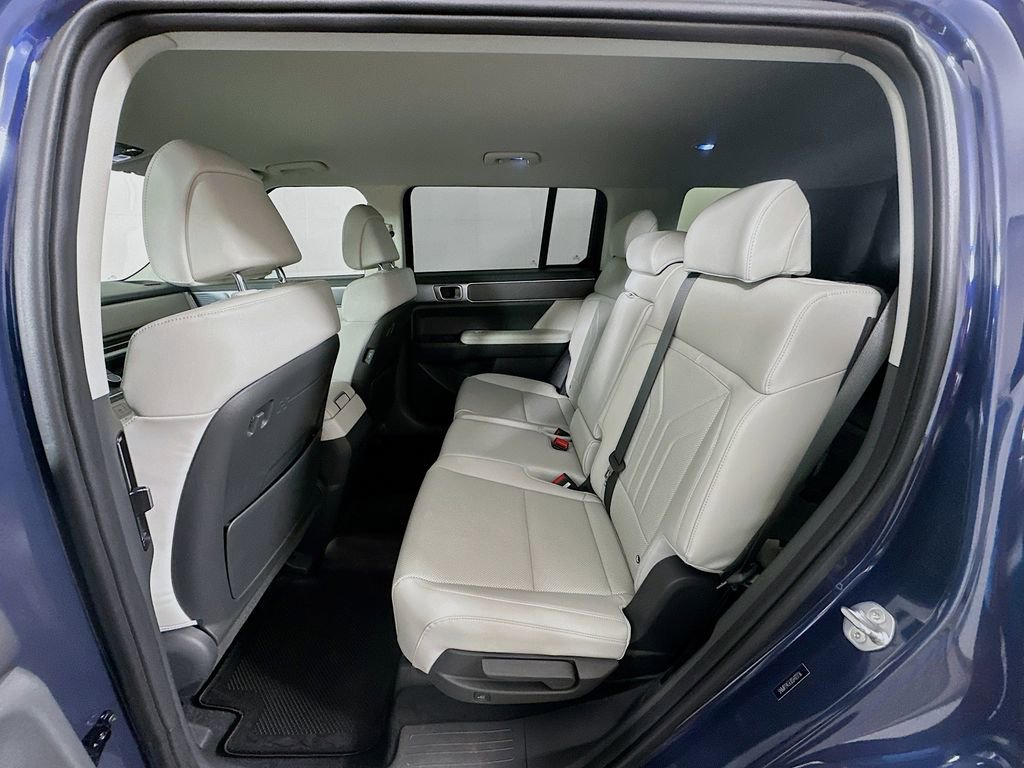 Certified 2025 Hyundai Santa Fe SEL image 23