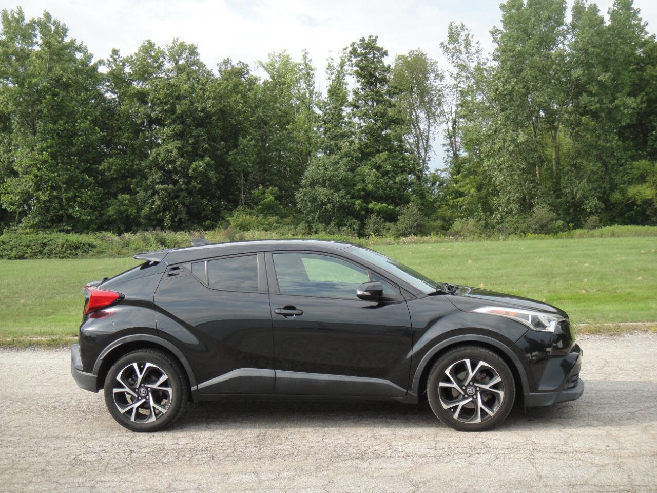 Used 2018 Toyota C-HR XLE image 5