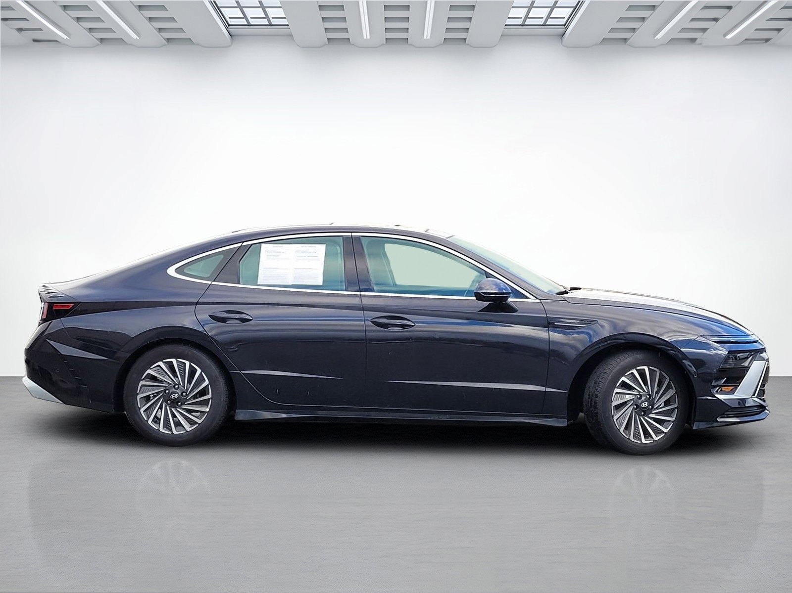 Certified 2025 Hyundai Sonata Limited image 3