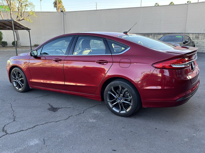 Used 2018 Ford Fusion SE w/ Equipment Group 201A FWD image 11