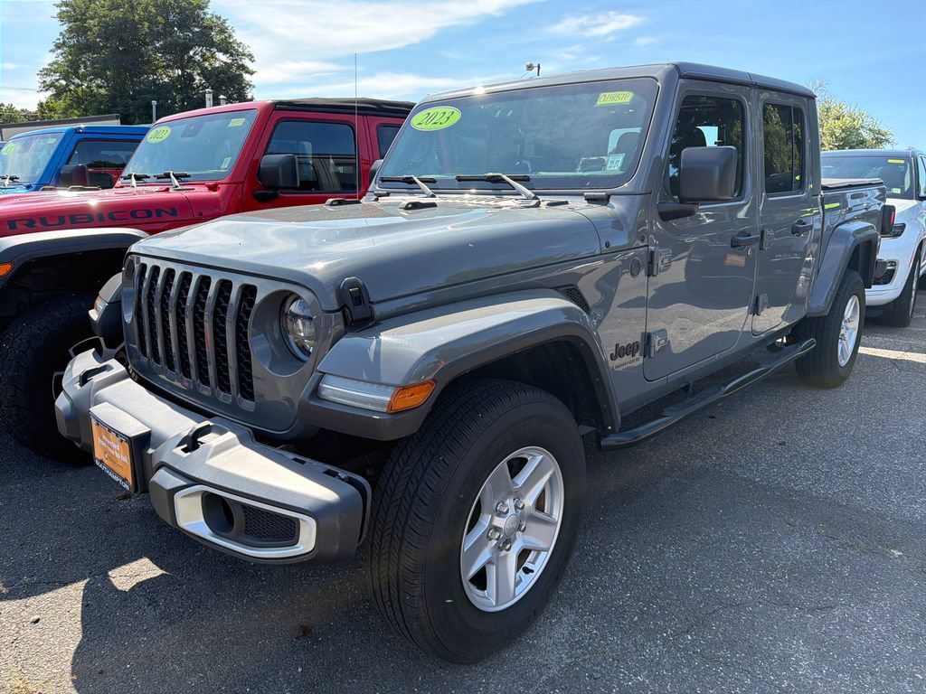 Used 2023 Jeep Gladiator Sport AWD/4WD image 2