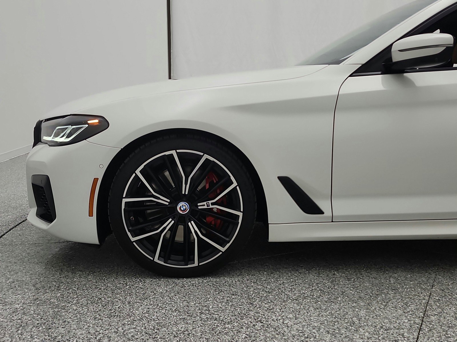 Used 2023 BMW M550i xDrive image 17