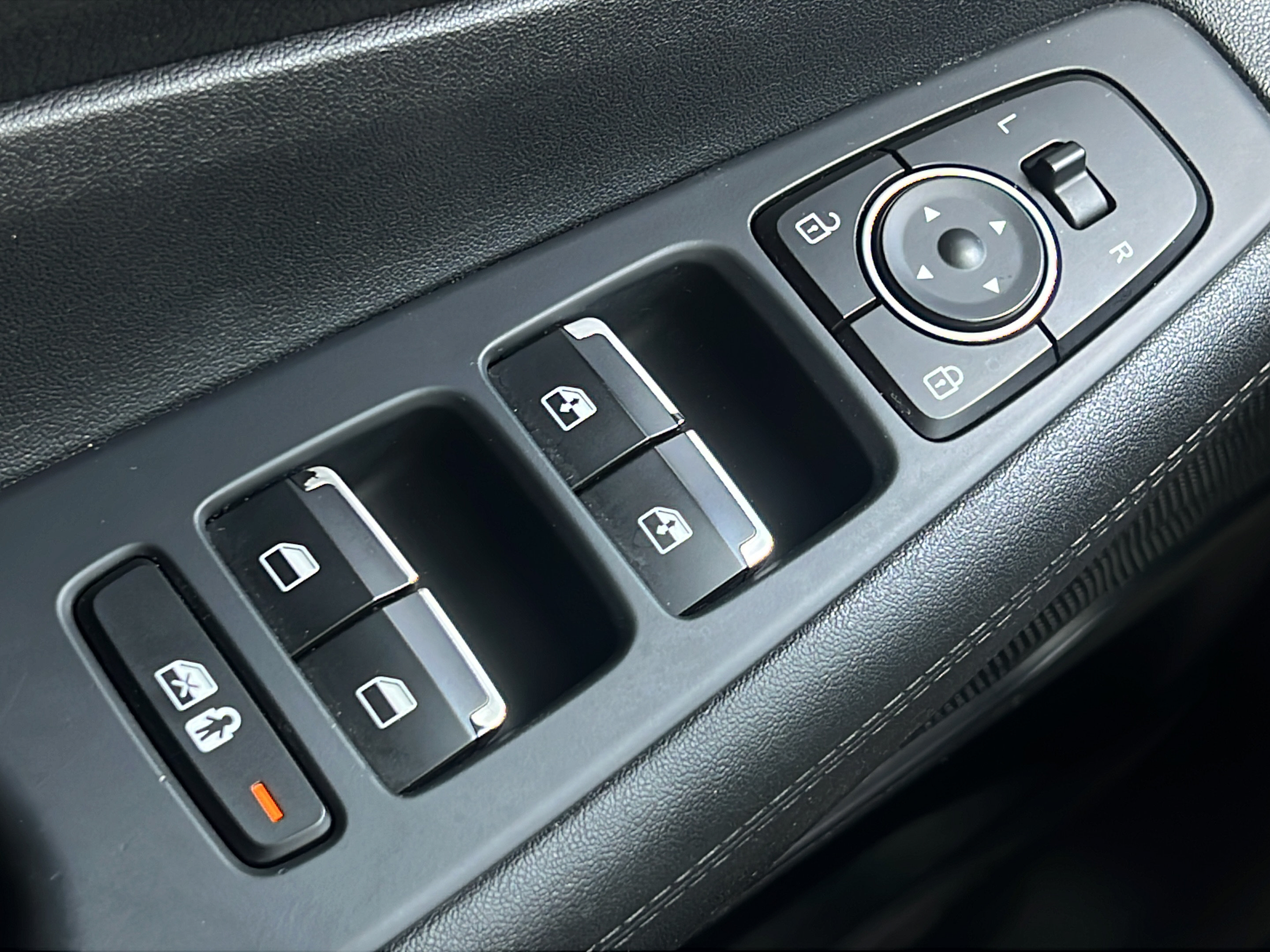 Used 2023 Hyundai Santa Fe SEL FWD image 19