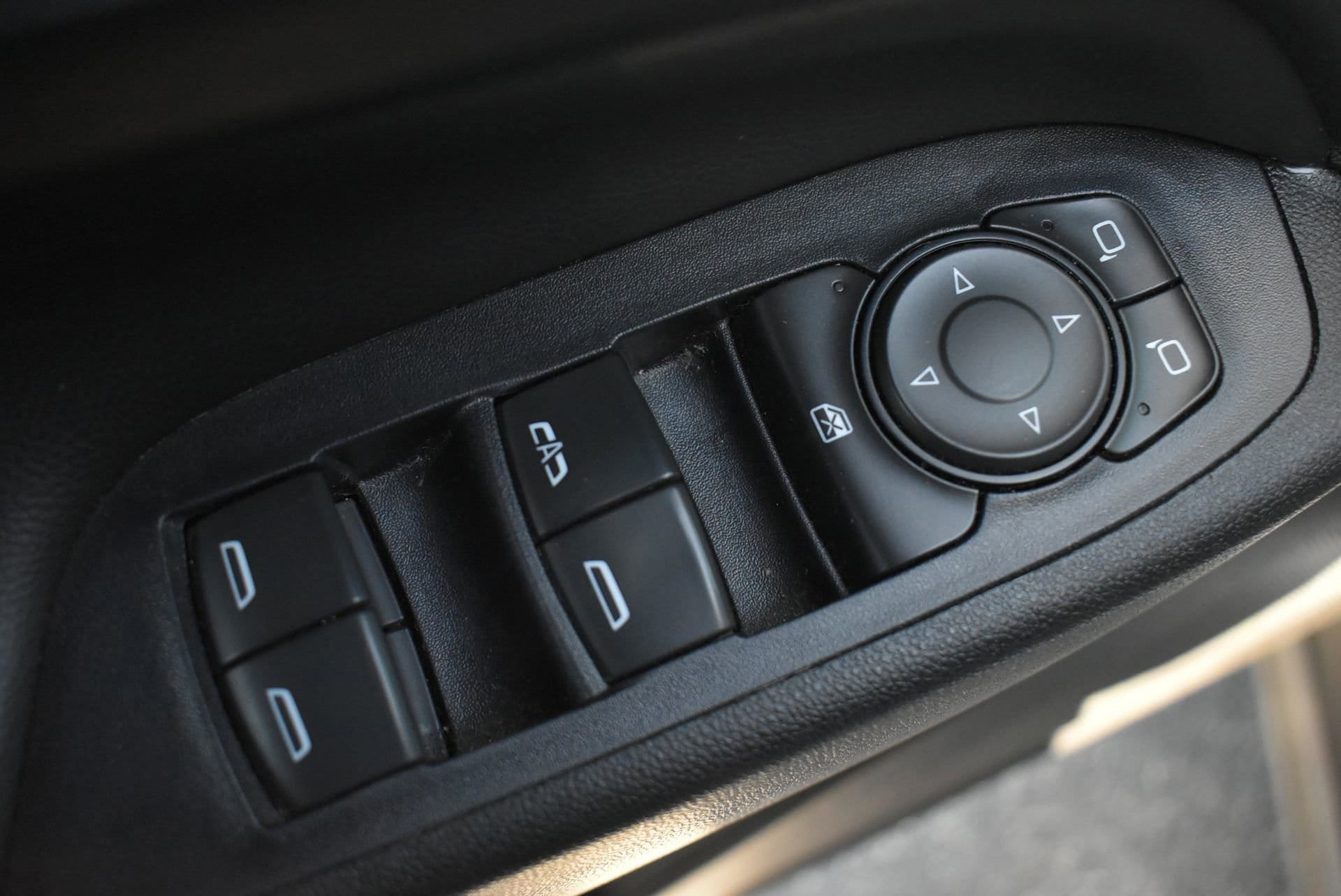 Used 2018 Chevrolet Equinox LT FWD image 13