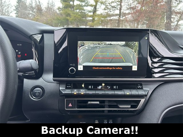 Used 2025 Toyota Camry LE image 3