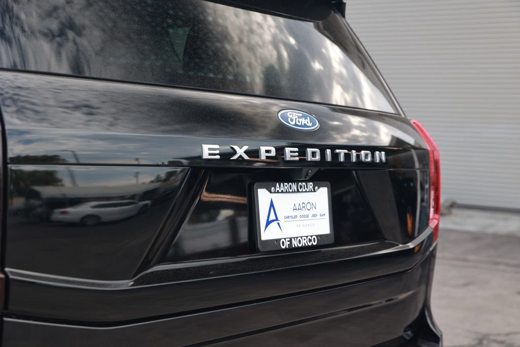 Used 2025 Ford Expedition Active RWD image 17