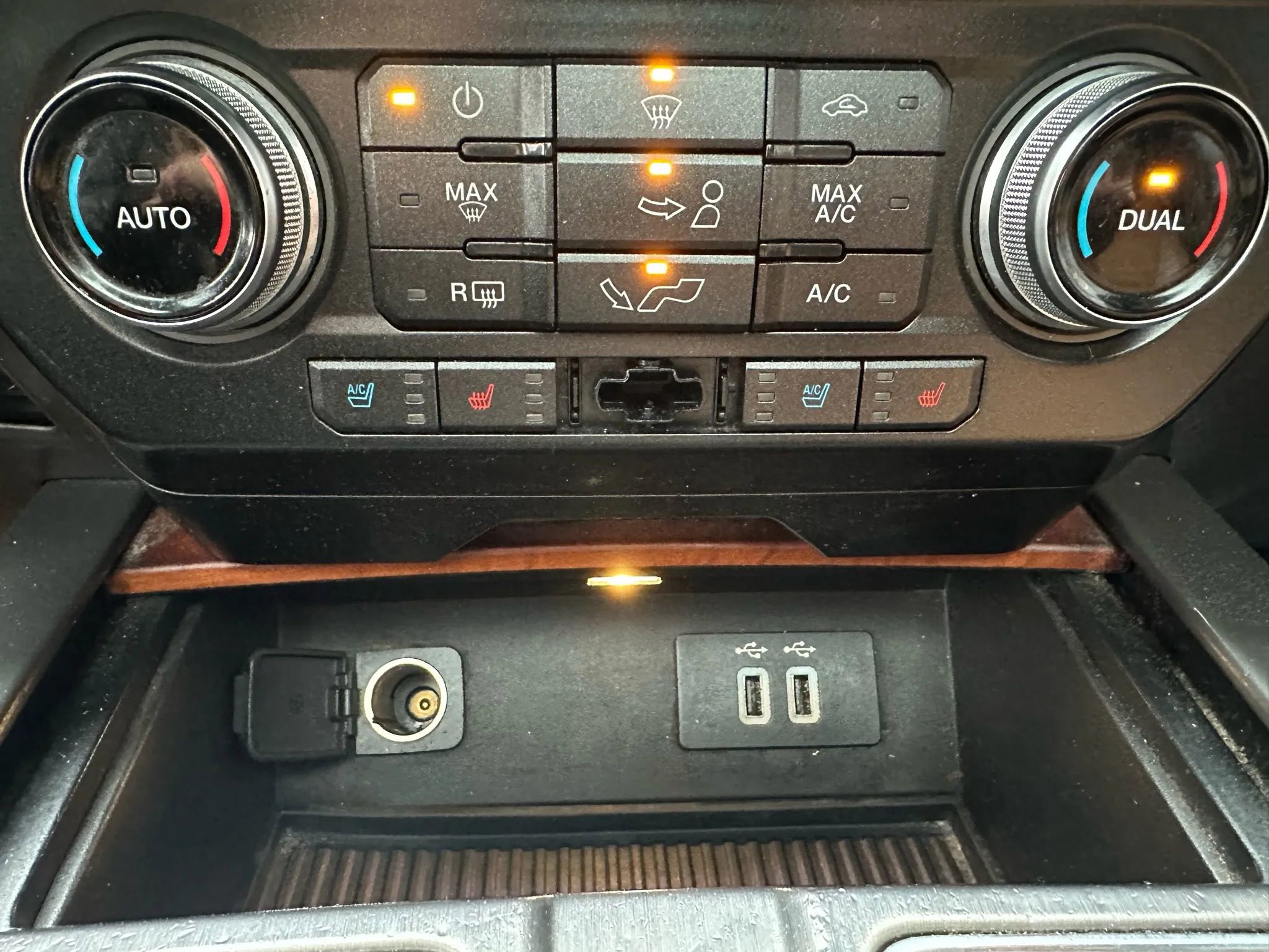 Used 2016 Ford F150 Limited w/ Trailer Tow Package image 21