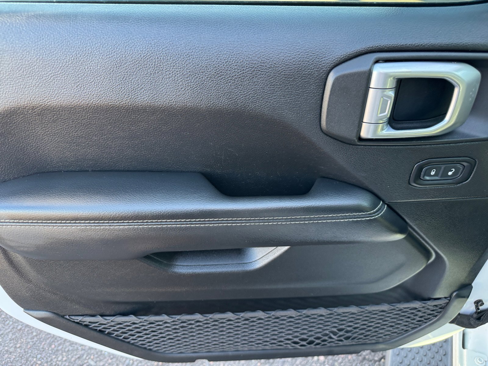 Used 2020 Jeep Wrangler Unlimited Sahara image 14