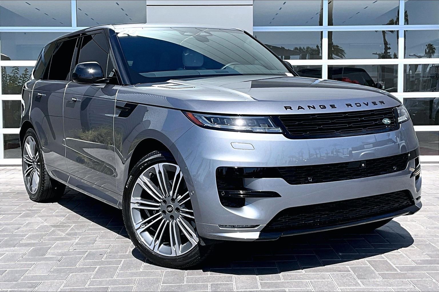 Certified 2025 Land Rover Range Rover Sport Dynamic SE image 3