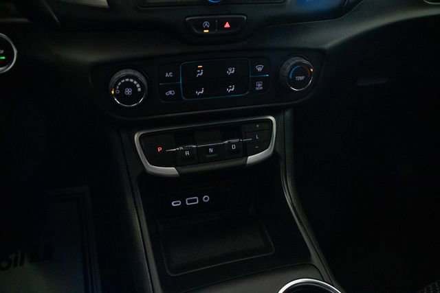 Used 2024 GMC Terrain SLE w/ Elevation Edition image 31