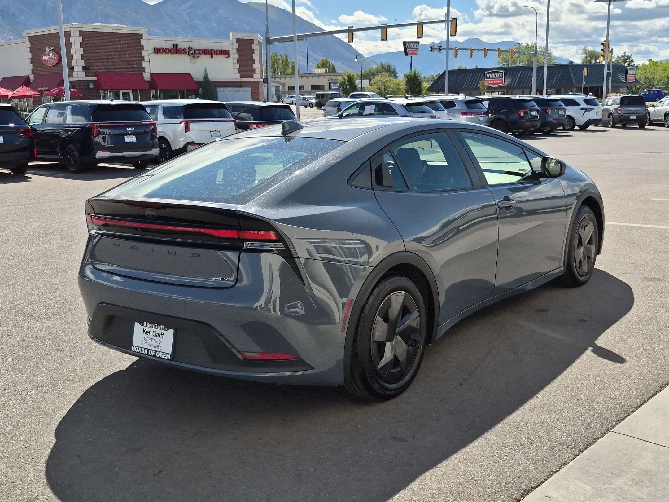 Used 2025 Toyota Prius LE FWD image 3
