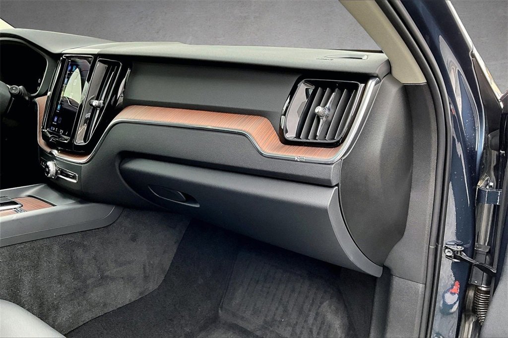 Certified 2023 Volvo XC60 B5 Plus w/ Protection Package Premier image 25
