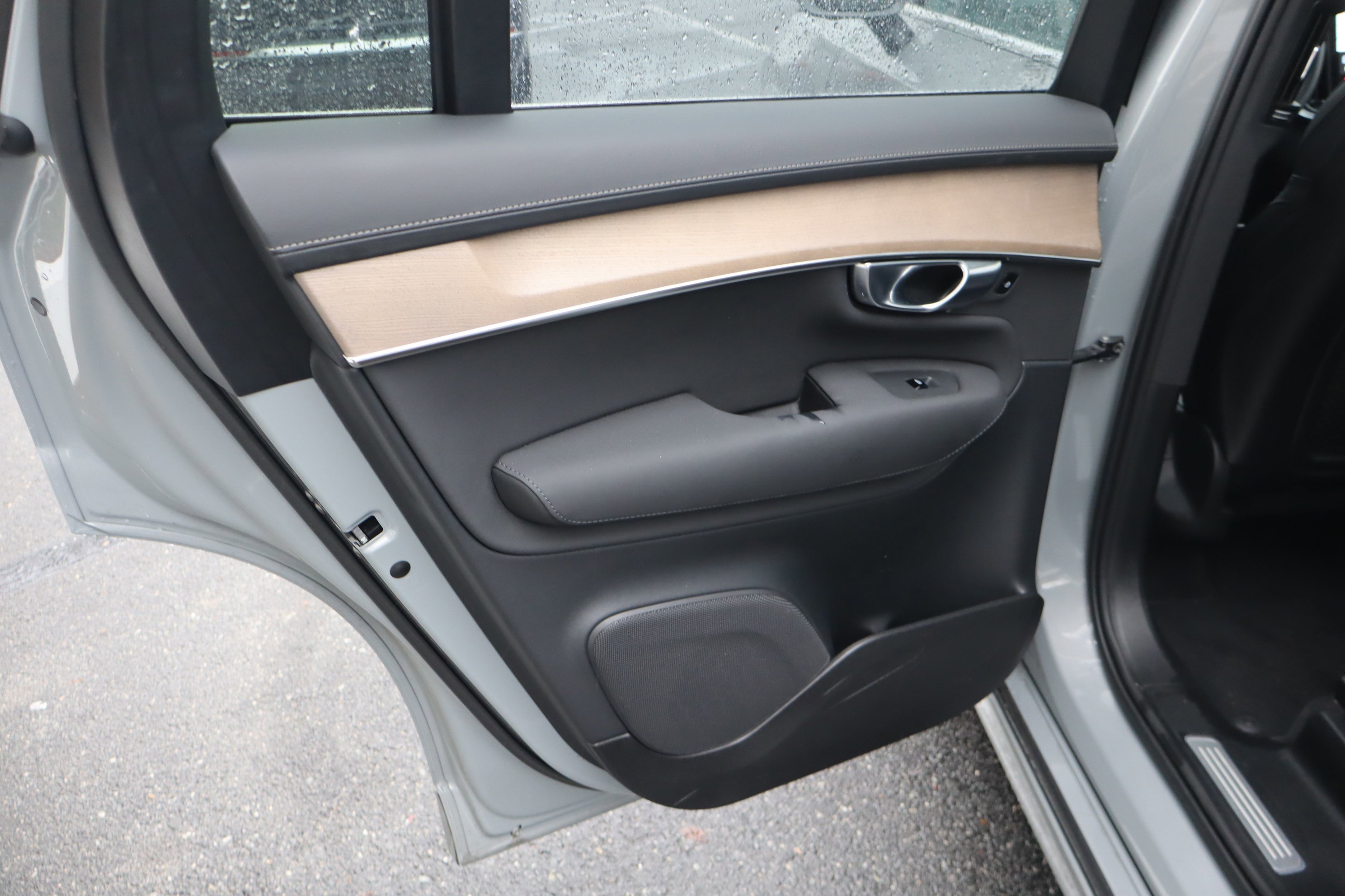 Used 2025 Volvo XC90 B6 Plus image 30