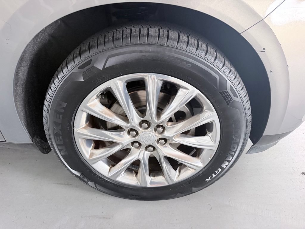 Used 2018 Buick Enclave Essence AWD/4WD image 4
