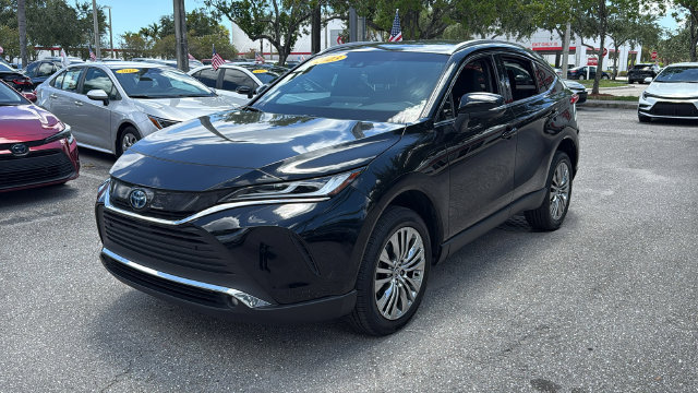 Used 2023 Toyota Venza XLE AWD/4WD image 3