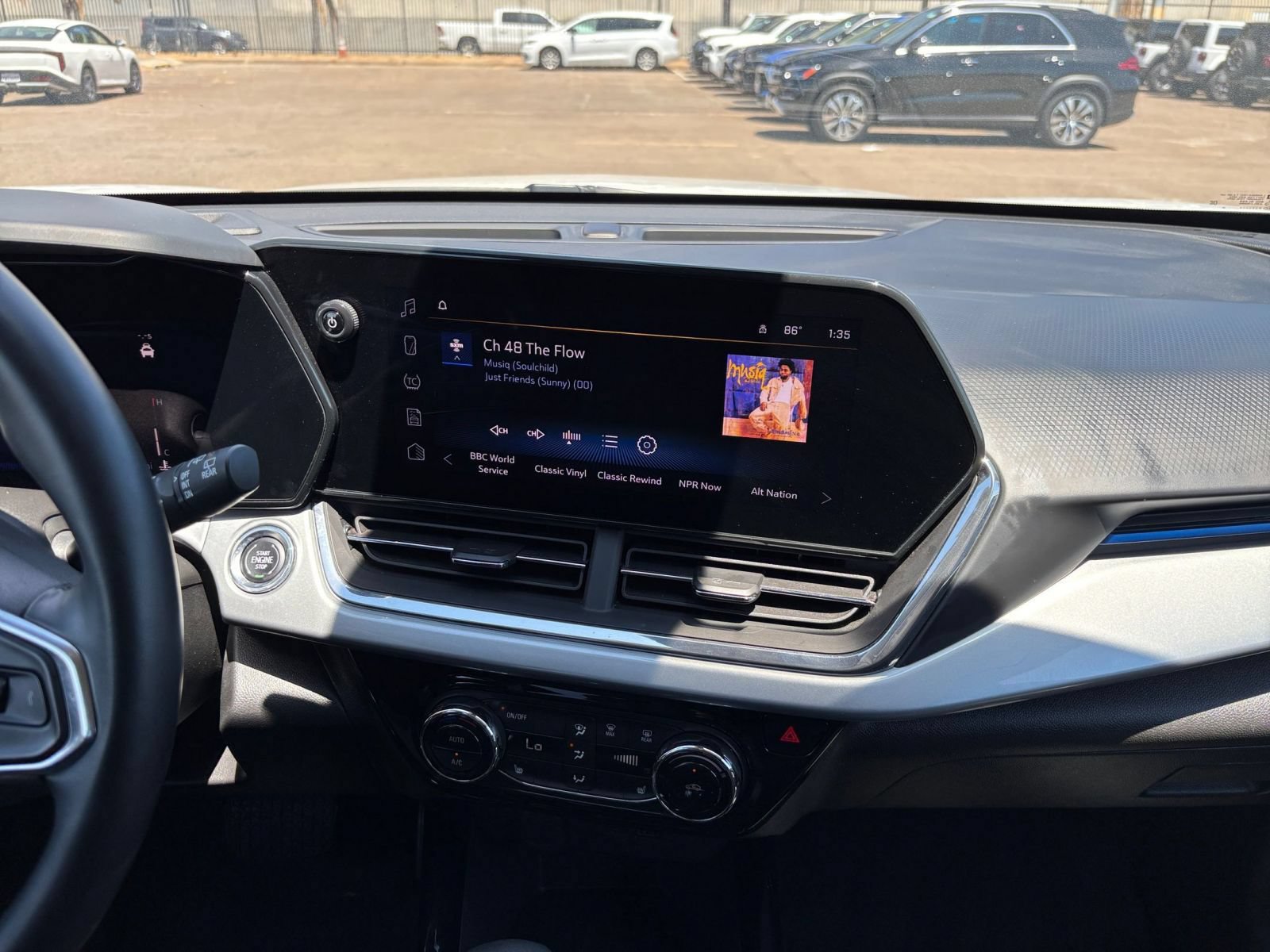 Used 2025 Chevrolet Trax LT w/ LT Convenience Package FWD image 16