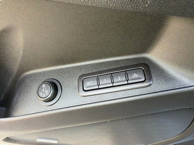 Used 2018 Chevrolet Equinox Premier FWD image 13