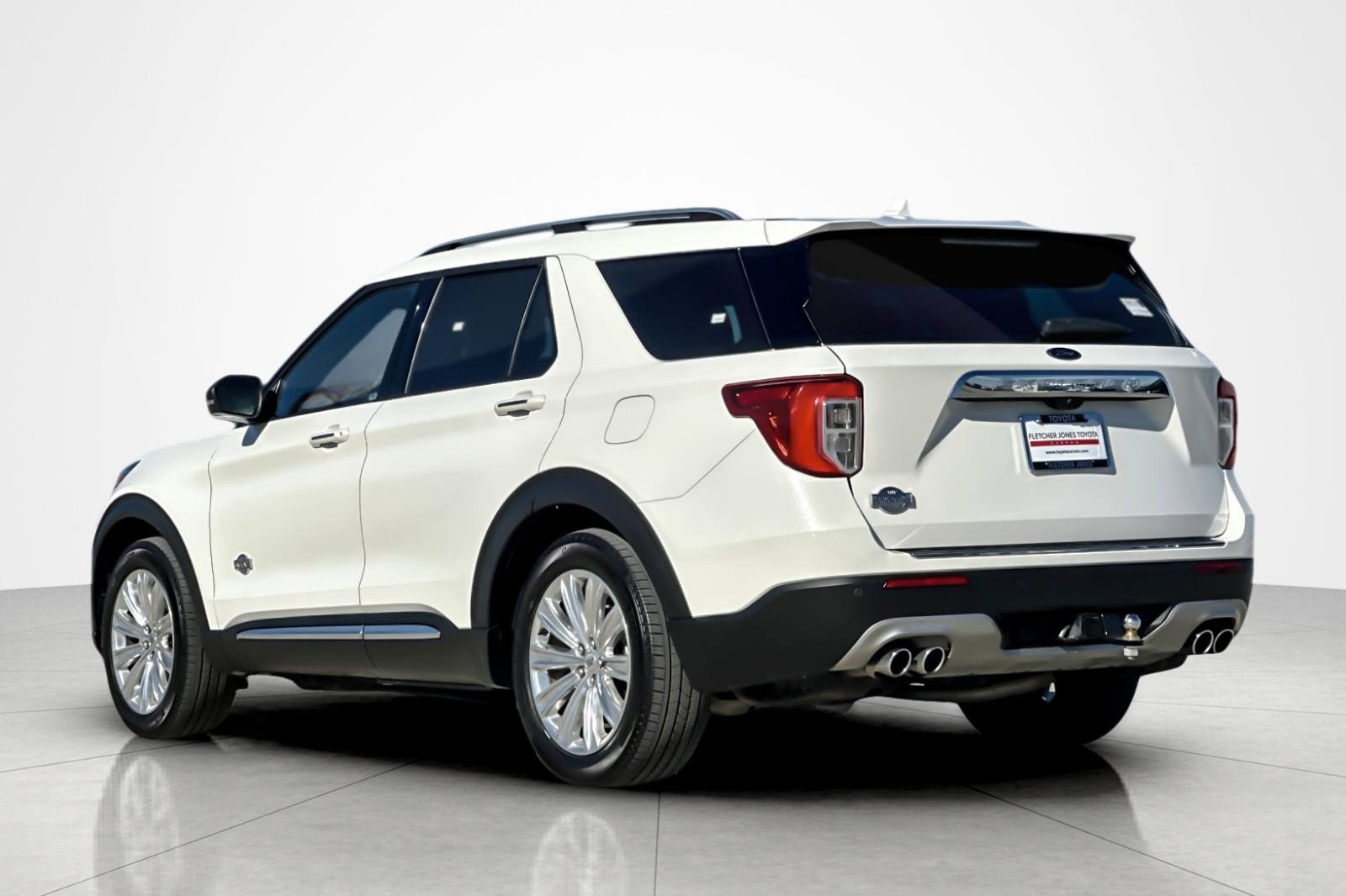 Used 2021 Ford Explorer King Ranch w/ Premium Technology Package image 3