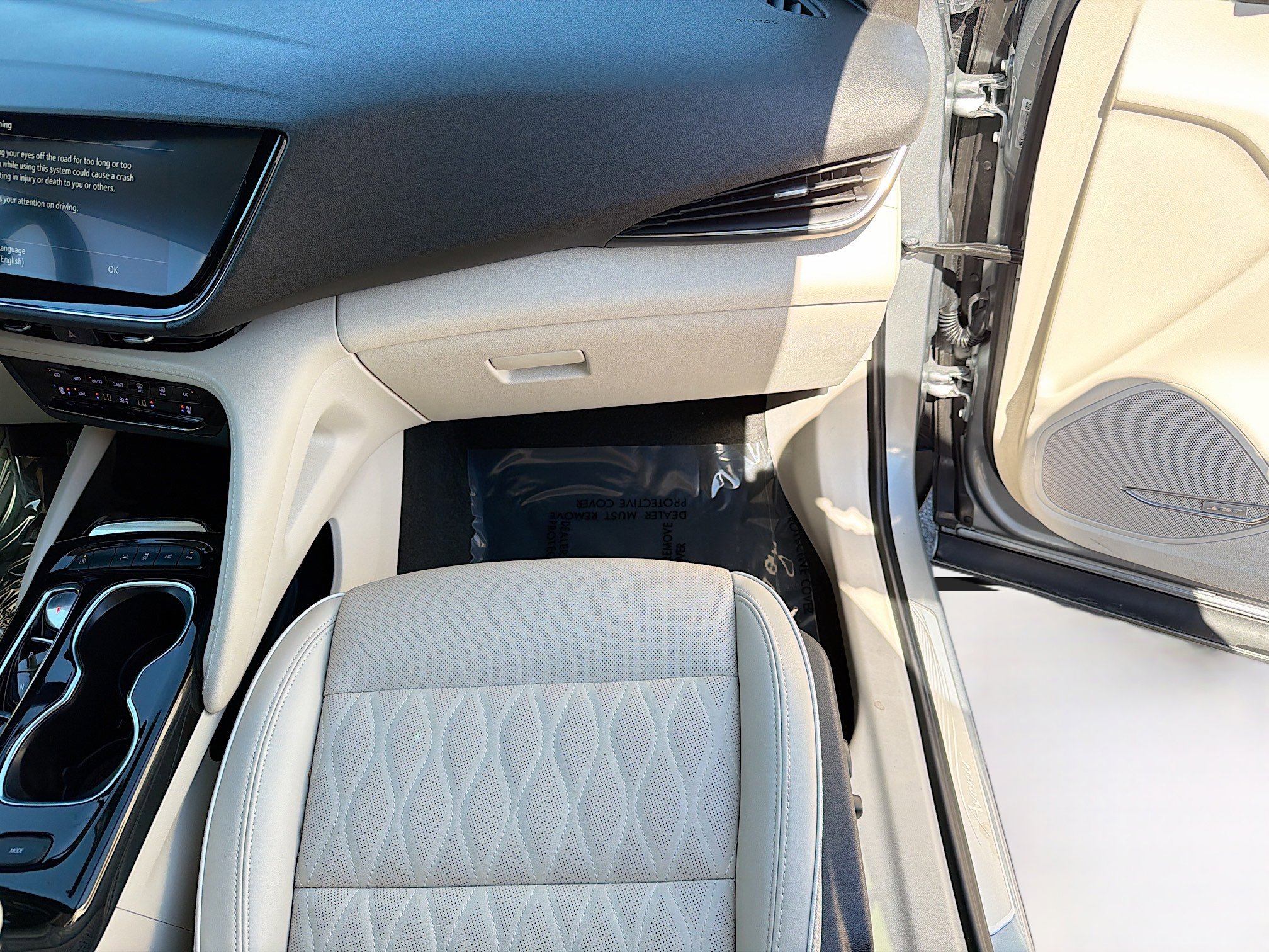 Used 2023 Buick Envision Avenir image 18