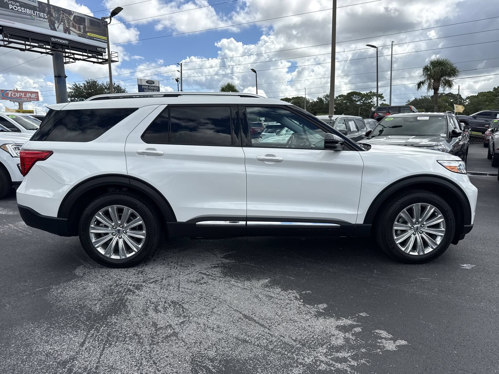 Certified 2023 Ford Explorer Limited w/ Equipment Group 301A RWD image 3