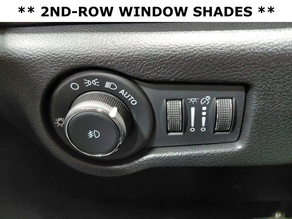 Used 2025 Chrysler Pacifica Select image 23