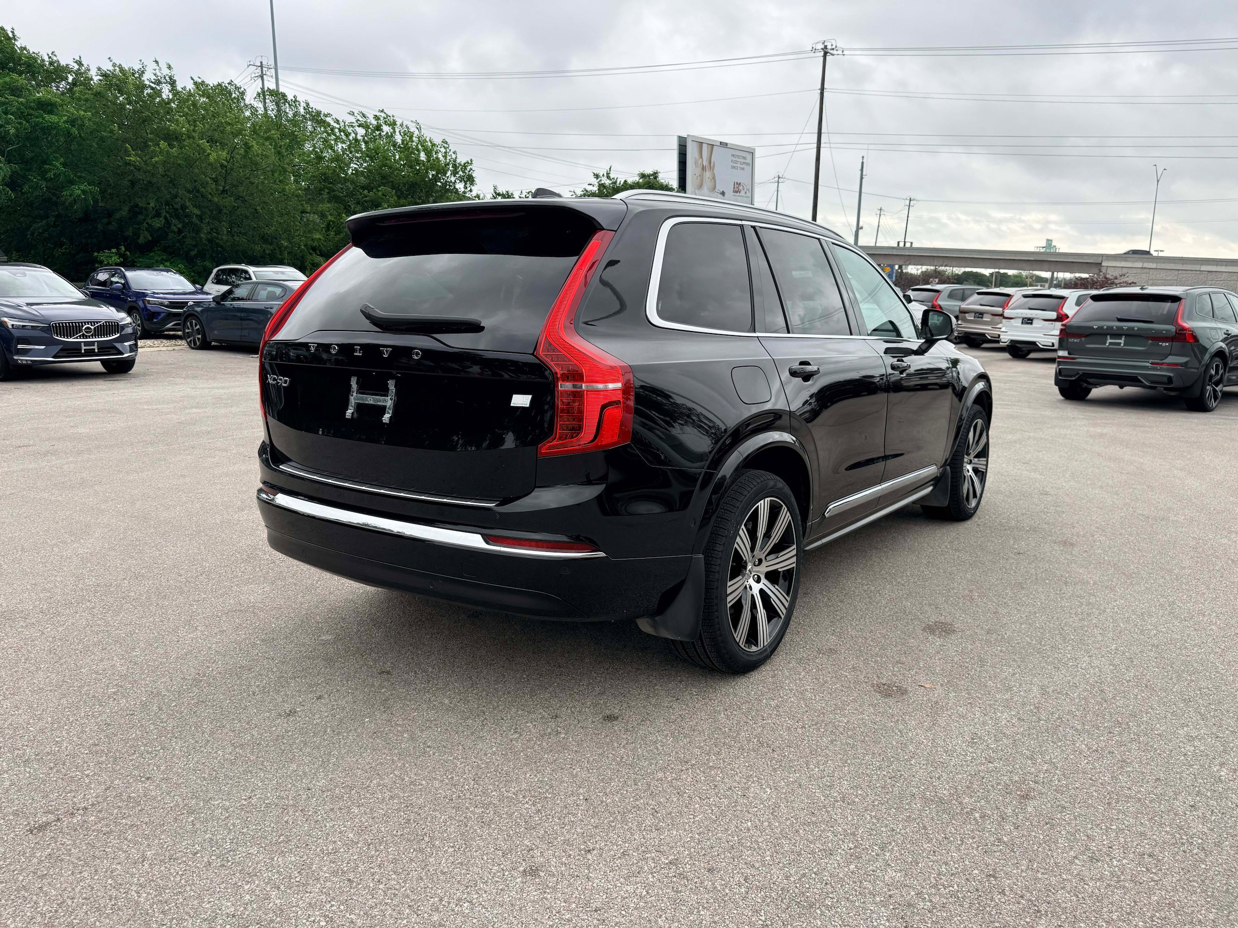 Certified 2023 Volvo XC90 T8 Plus AWD/4WD image 6