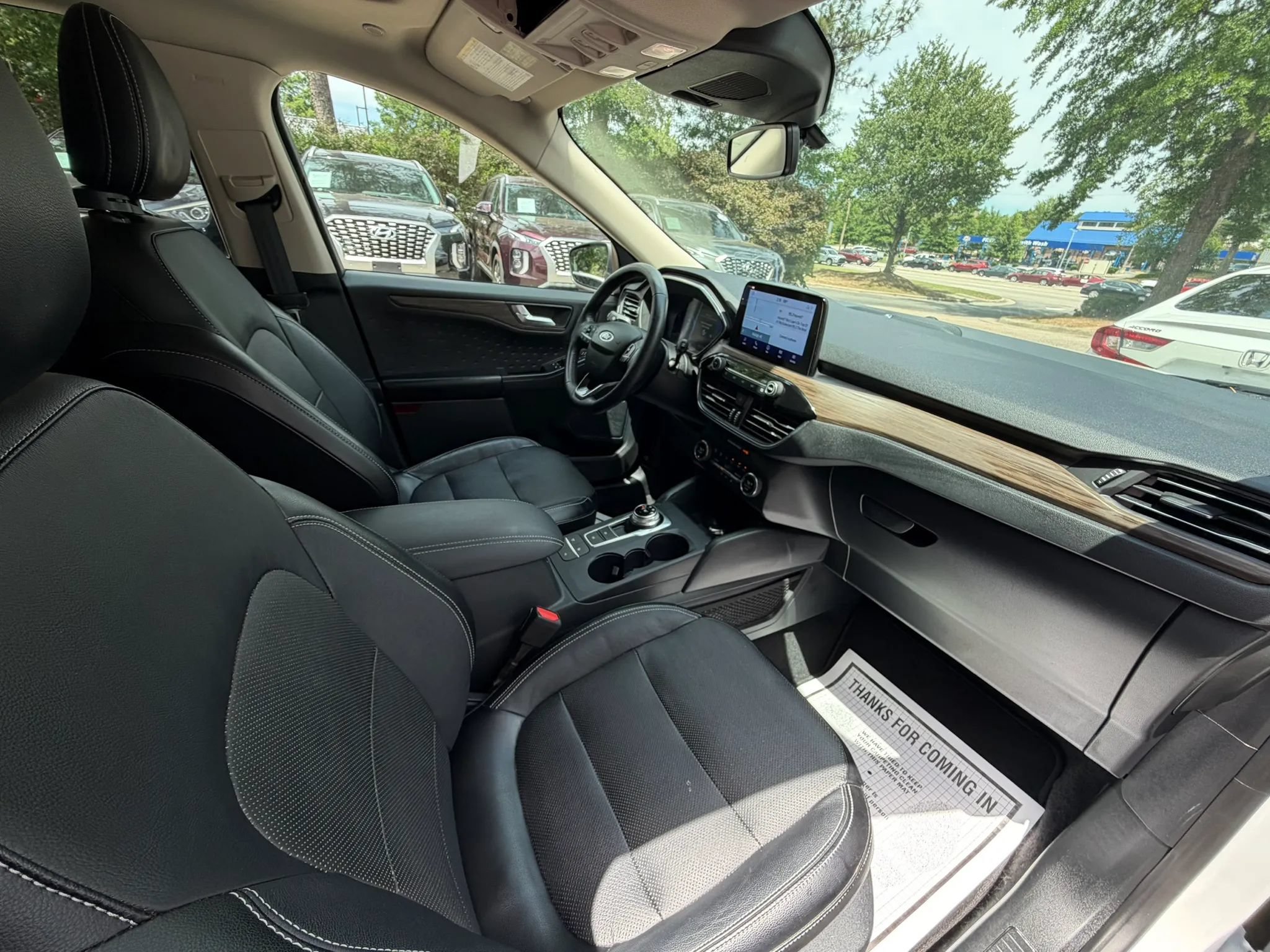 Used 2020 Ford Escape Titanium w/ Titanium Premium Package 2.0 AWD/4WD image 10