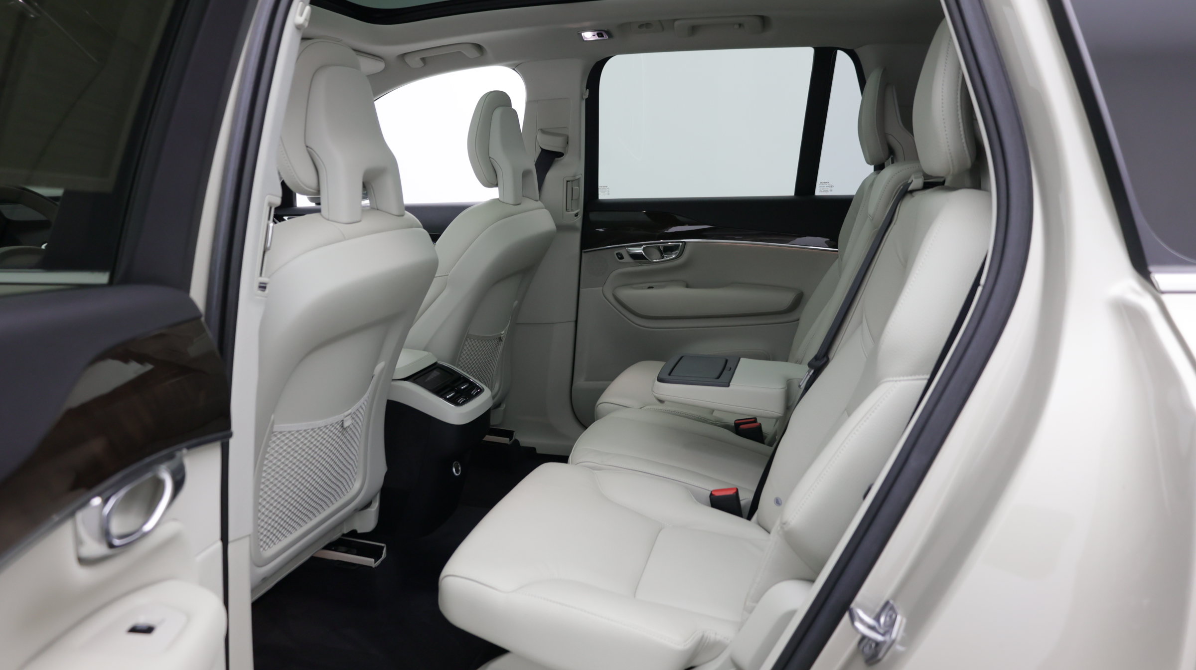 Used 2016 Volvo XC90 T6 Momentum w/ Momentum Plus Package AWD/4WD image 25