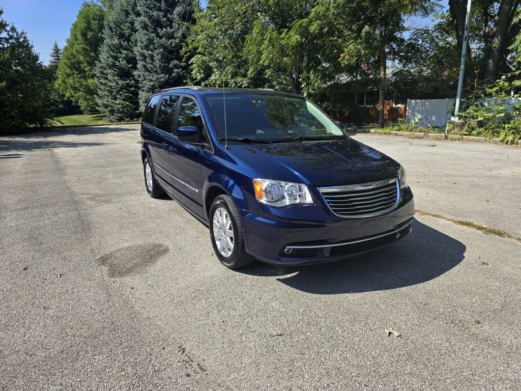 Used 2013 Chrysler Town & Country Touring image 1