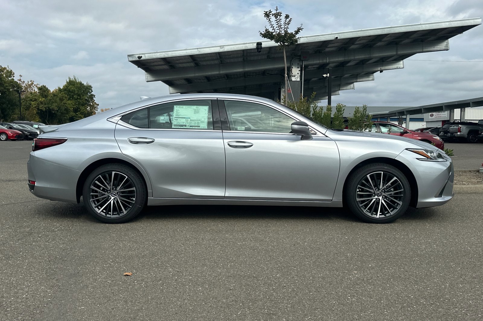 New 2025 Lexus ES 300h w/ Premium Package image 3