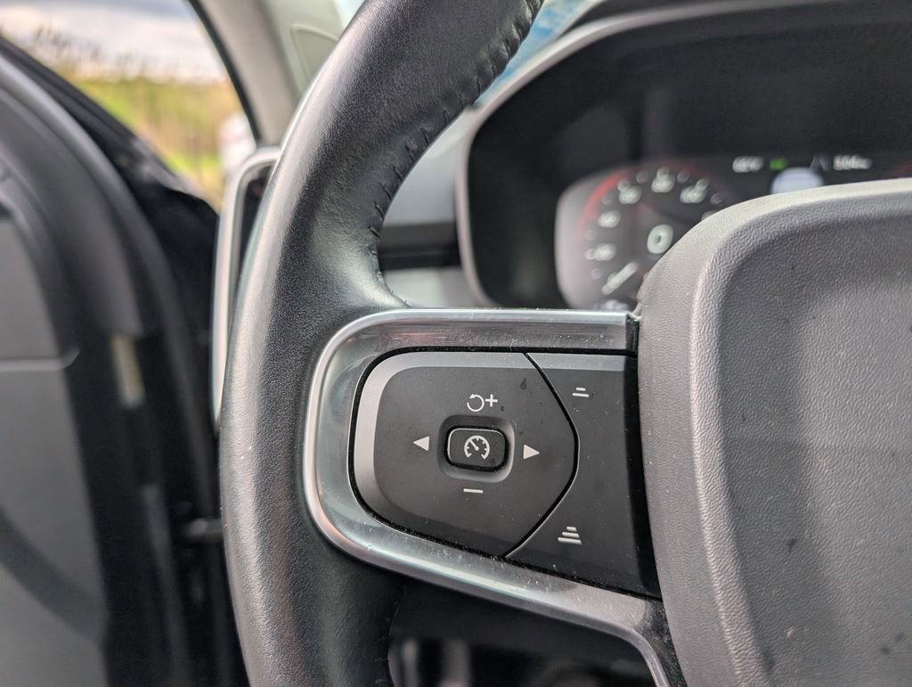 Used 2019 Volvo XC40 T5 Momentum AWD/4WD image 16