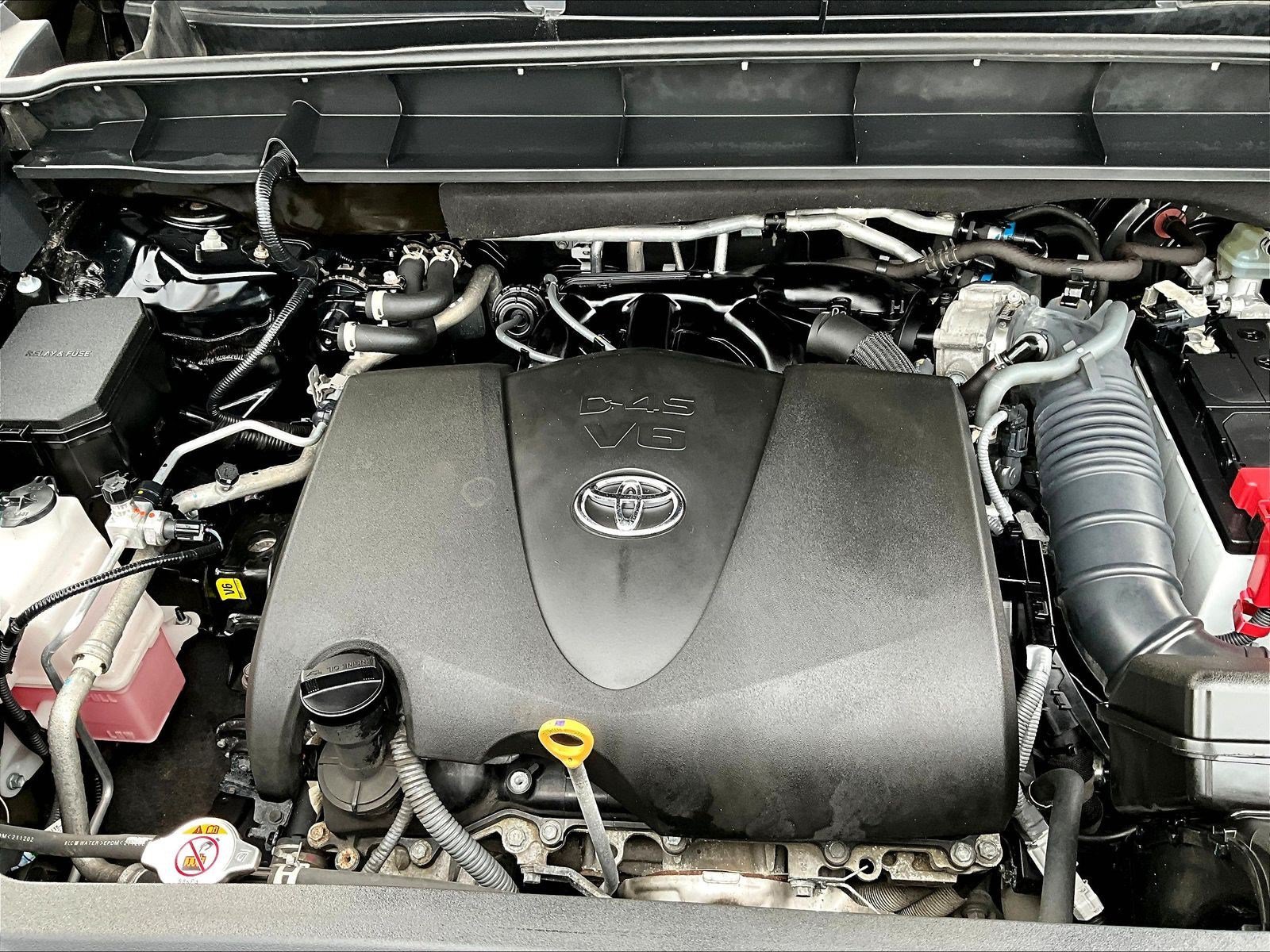 Used 2022 Toyota Highlander LE AWD/4WD image 30