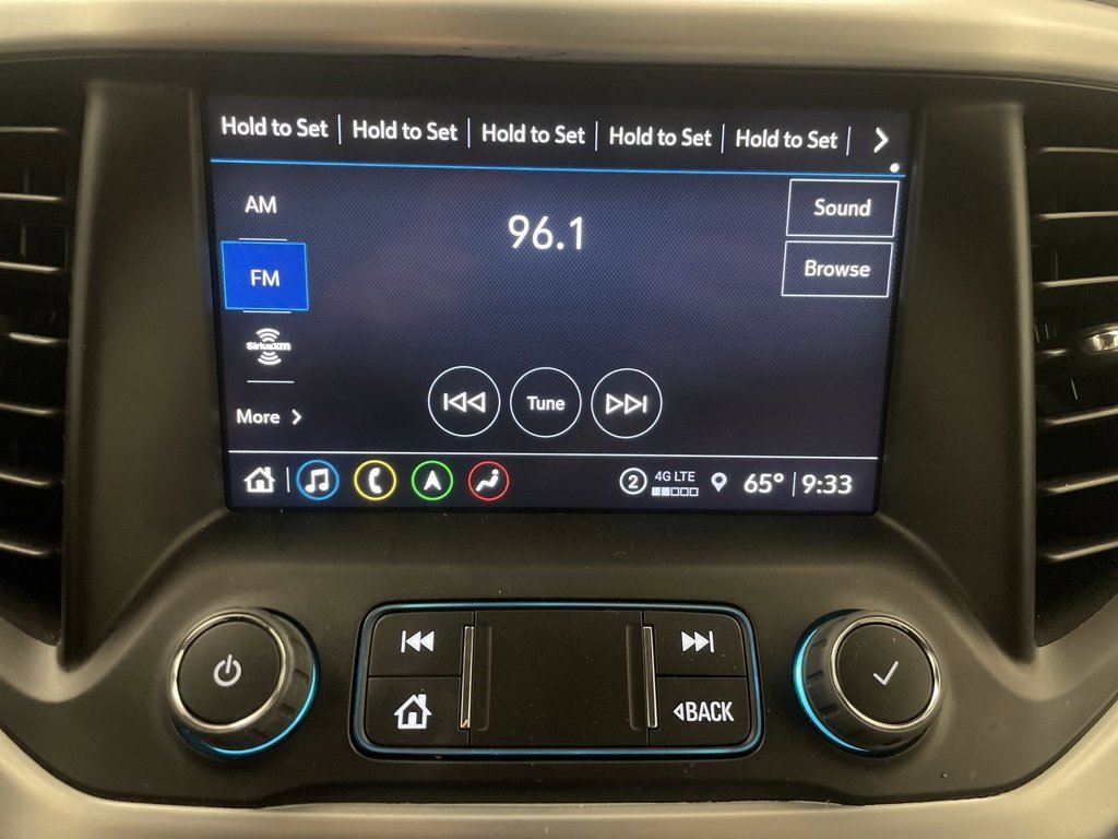 Used 2023 GMC Acadia SLE image 7