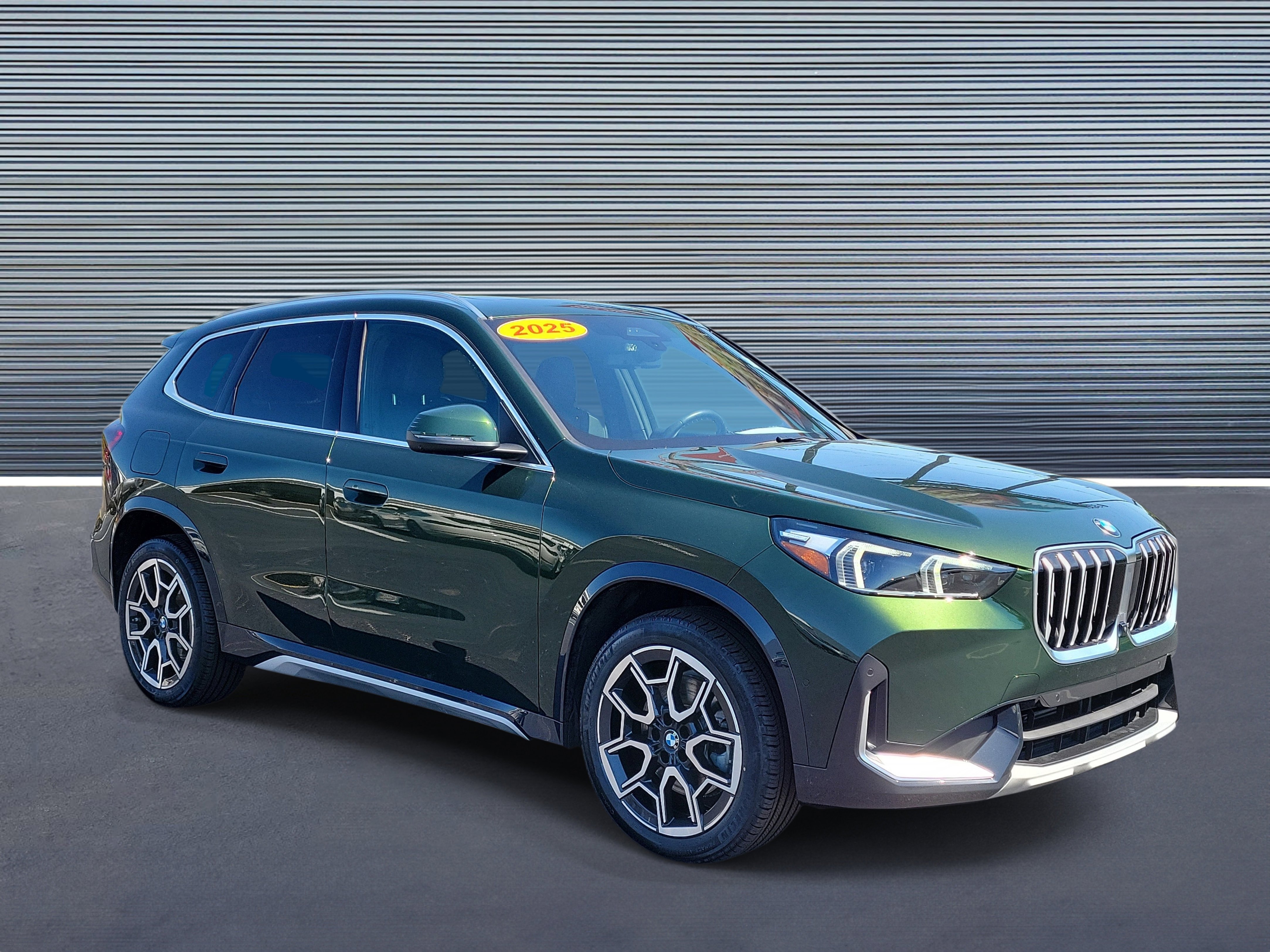 Used 2025 BMW X1 xDrive28i AWD/4WD image 2