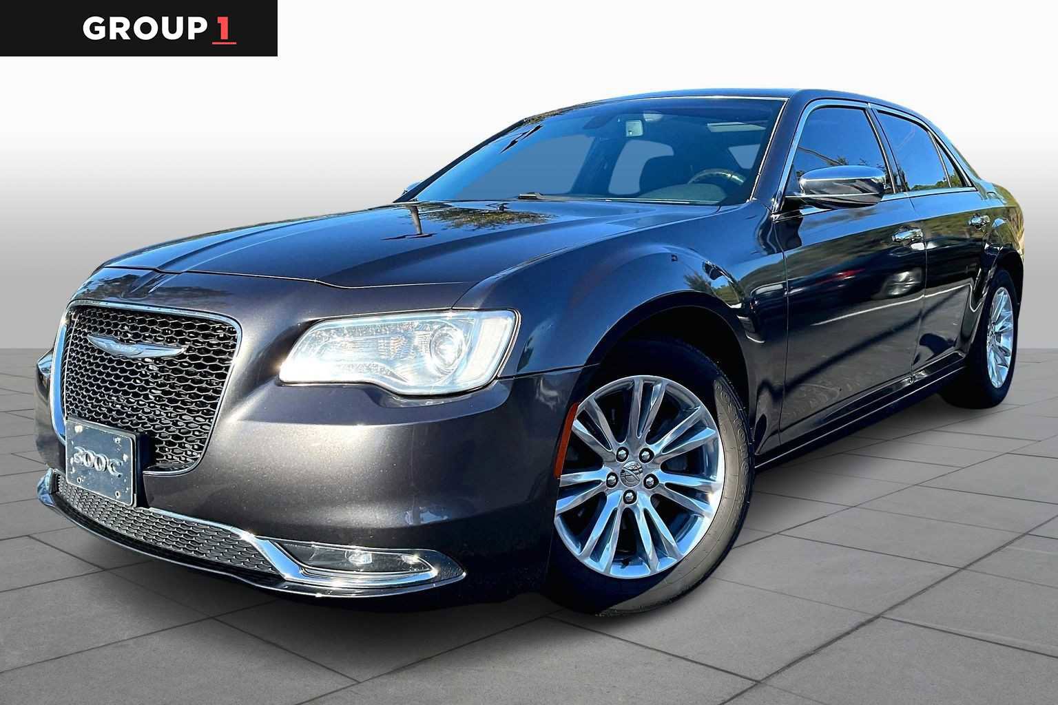 Used 2017 Chrysler 300 C image 1