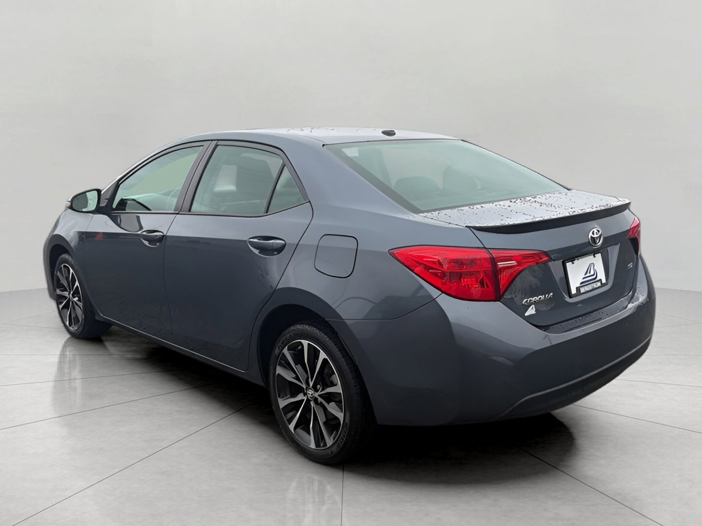 Used 2018 Toyota Corolla SE w/ SE Premium Package FWD image 6