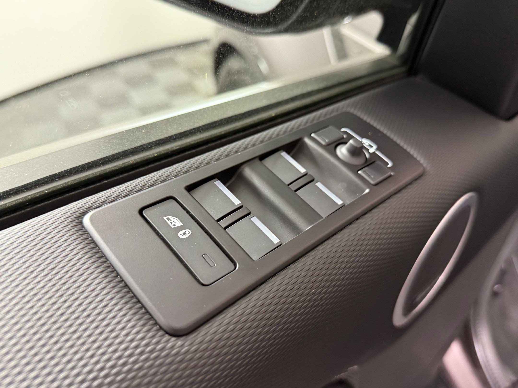 Used 2023 Land Rover Discovery S R-Dynamic image 12