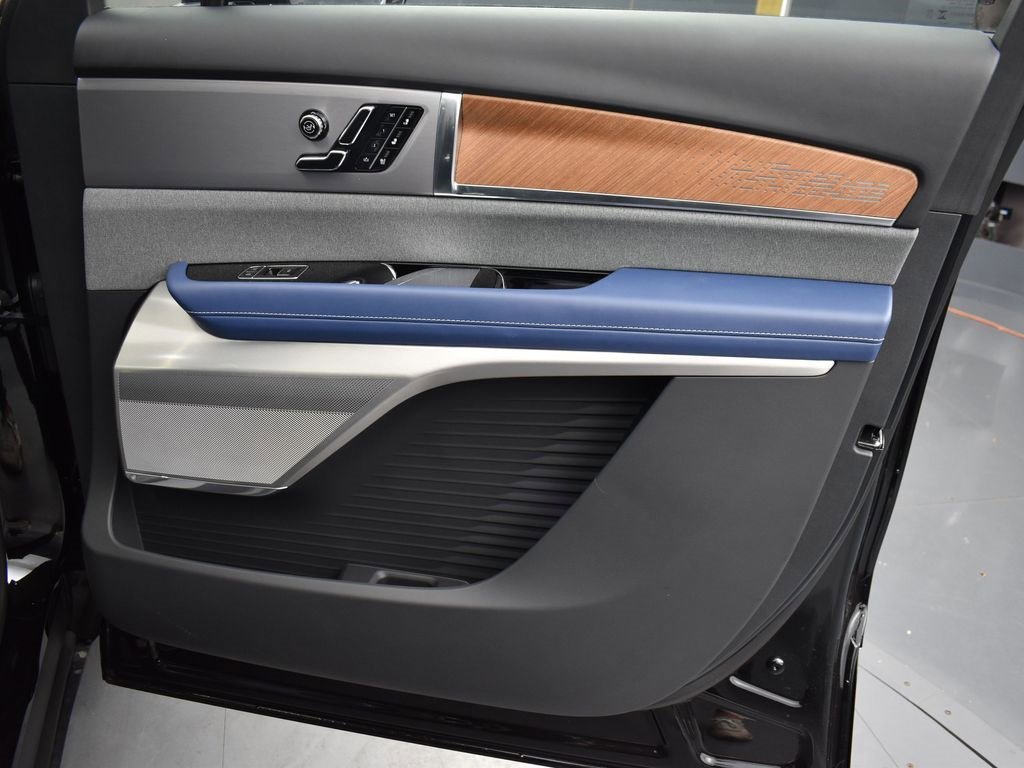 New 2026 Cadillac Vistiq Premium Luxury w/ LPO, Floor Liner Package image 38