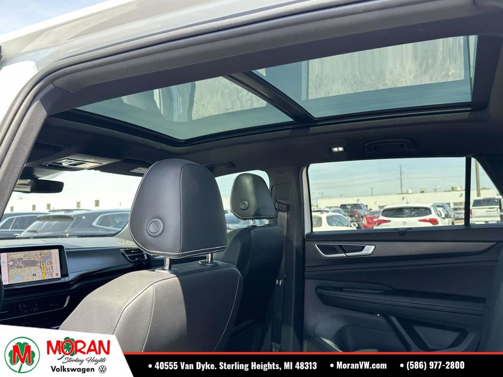 Certified 2024 Volkswagen Atlas Cross Sport SEL R-Line AWD/4WD image 18
