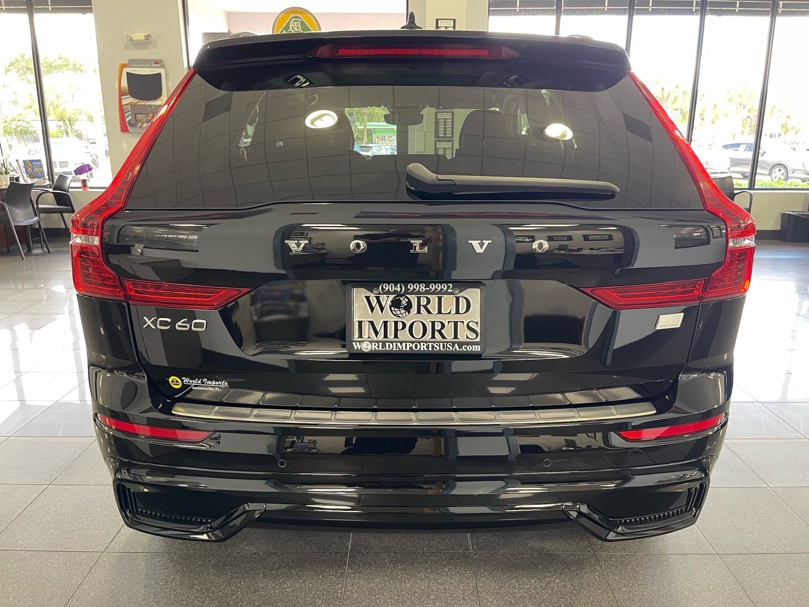Used 2024 Volvo XC60 T8 Plus AWD/4WD image 4