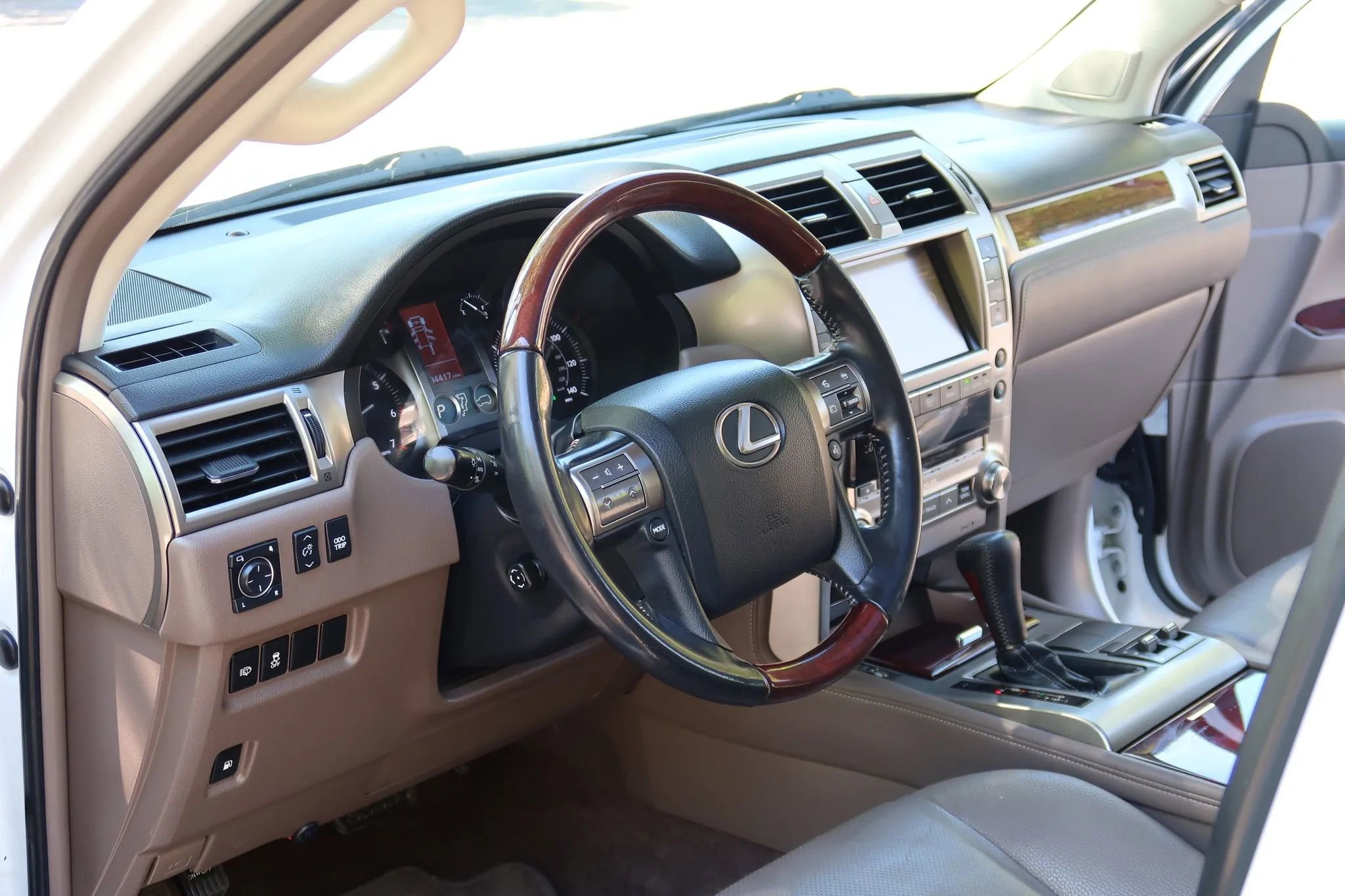 Used 2015 Lexus GX 460 w/ Premium Package AWD/4WD image 7