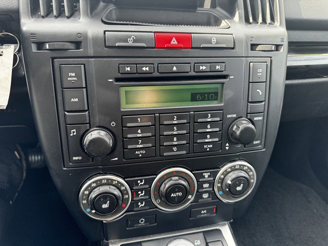 Used 2011 Land Rover LR2 HSE image 28