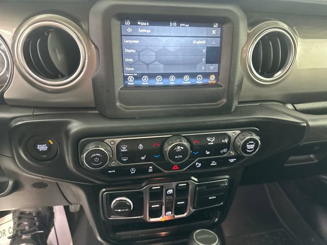 Certified 2021 Jeep Gladiator Overland w/ LED Lighting Group AWD/4WD image 28