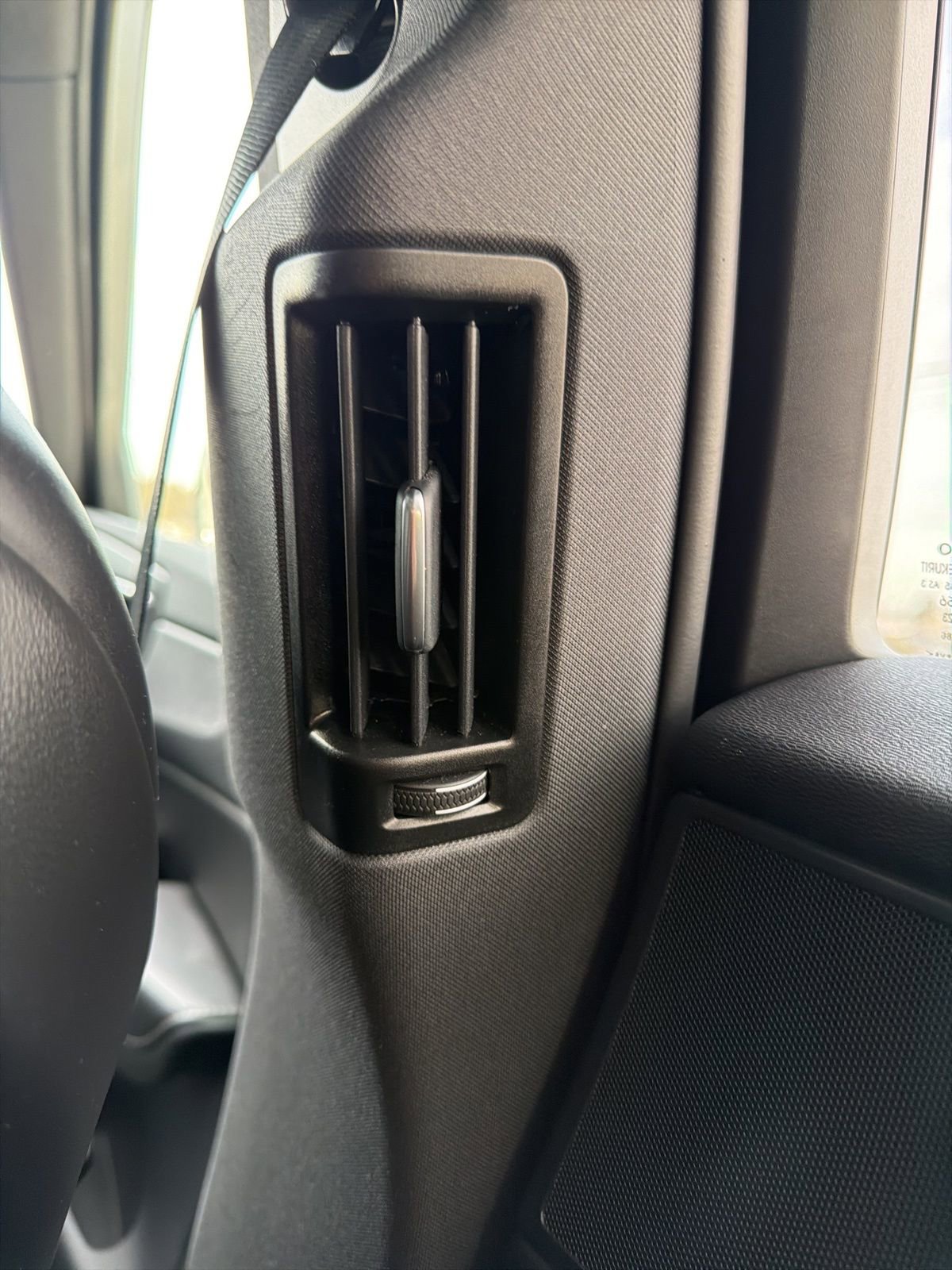 Used 2024 Volvo XC60 B5 Ultimate w/ Protection Package Premier image 32