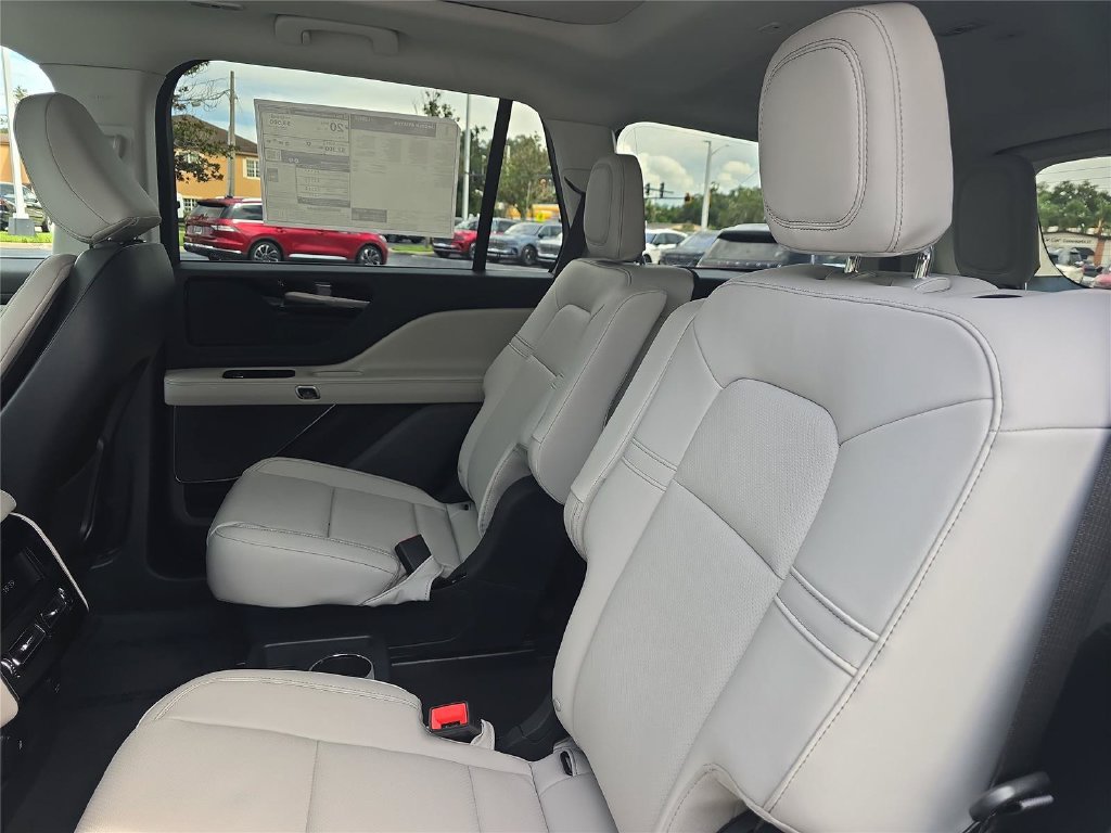 New 2027 Lincoln Aviator 2WD image 12