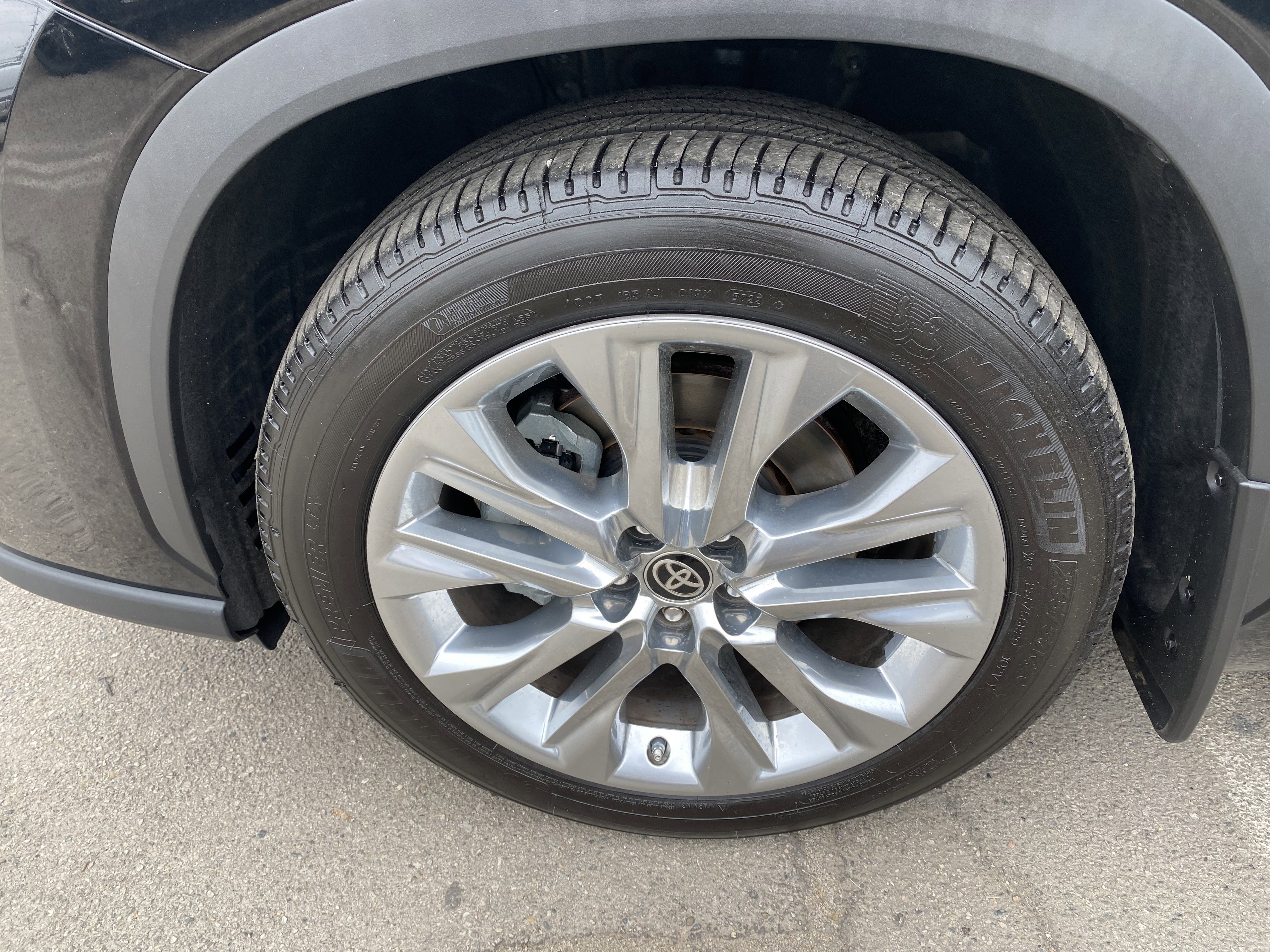 Used 2021 Toyota Highlander Limited image 10