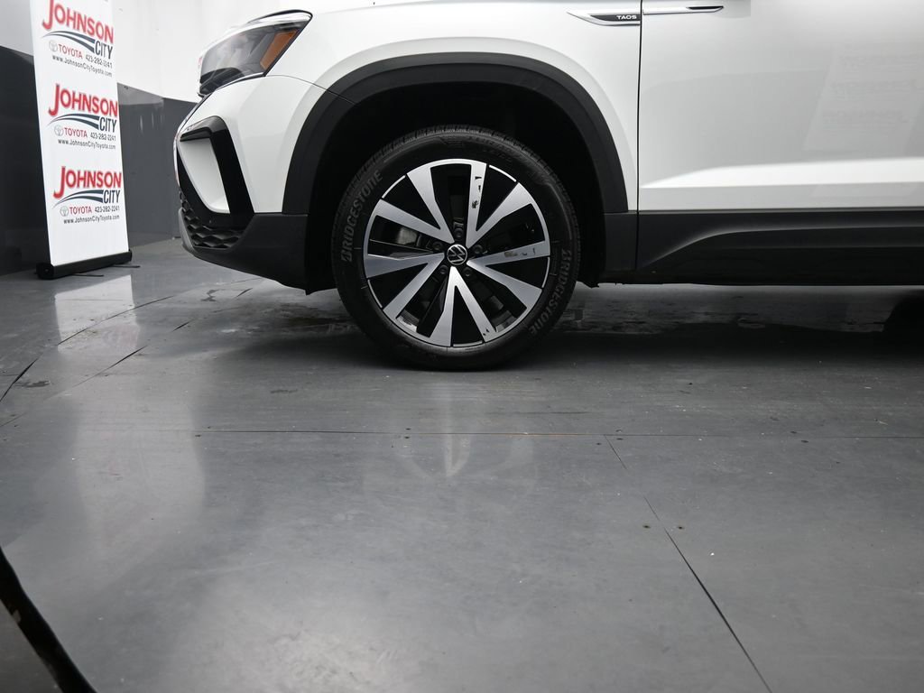 Used 2024 Volkswagen Taos SE image 15