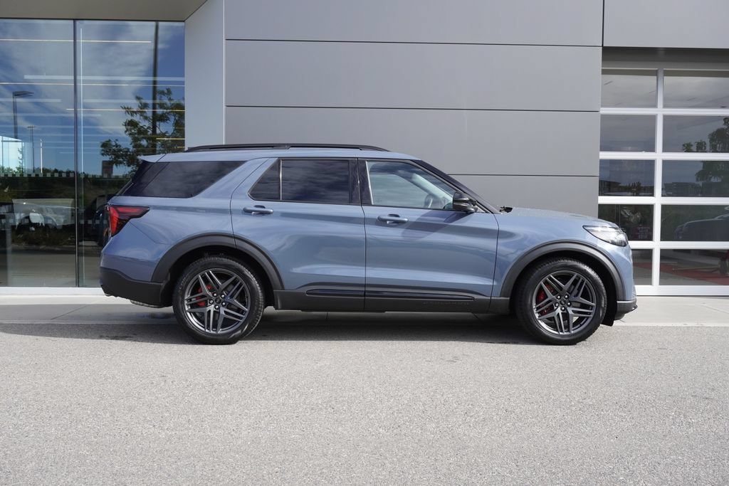 Used 2025 Ford Explorer ST w/ Sun And Sound Package AWD/4WD image 7