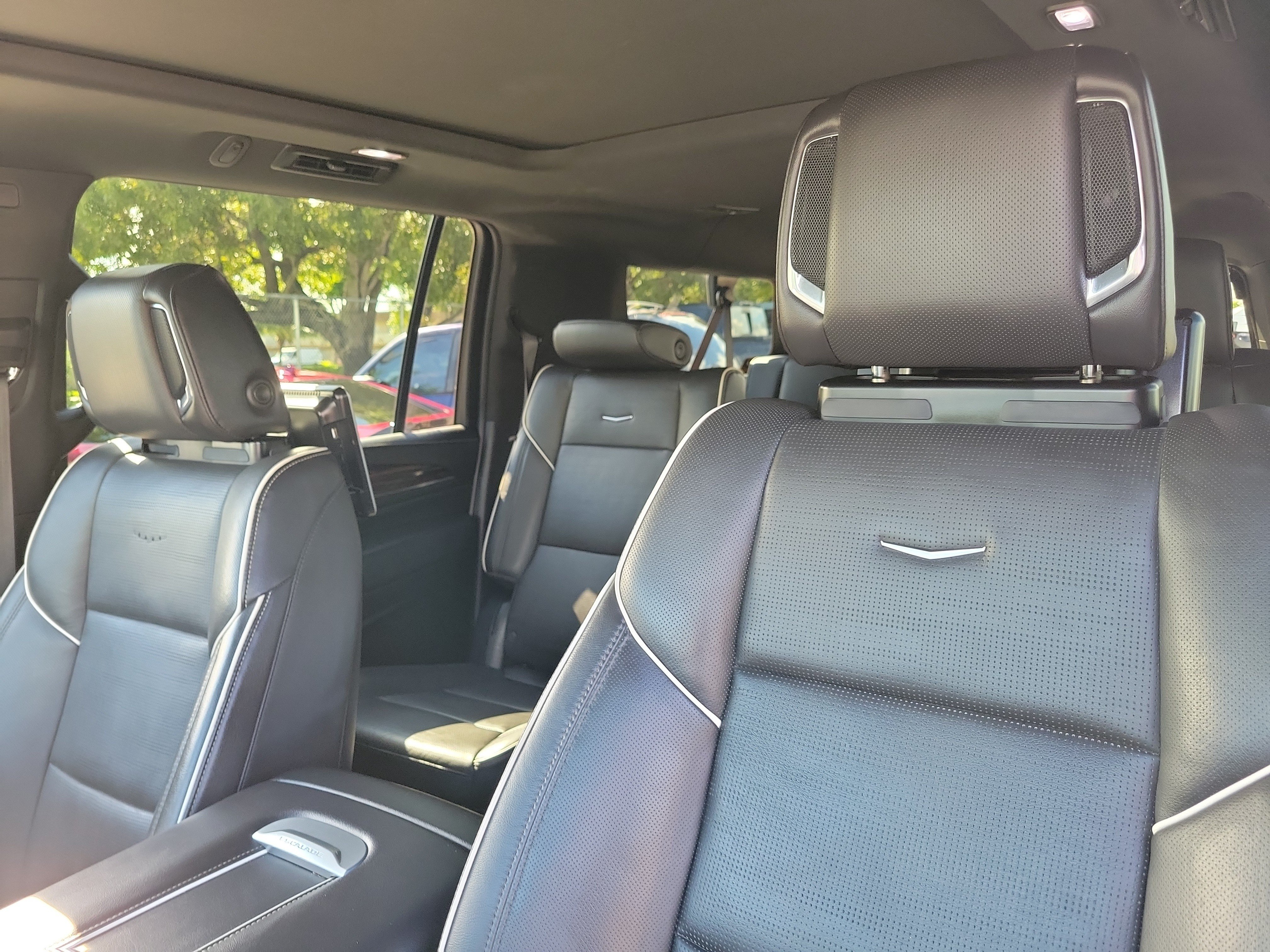 Used 2023 Cadillac Escalade ESV Premium Luxury w/ Performance Package AWD/4WD image 22